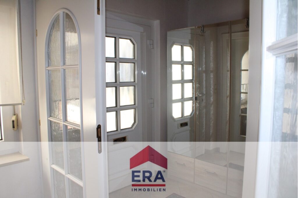 Separater Eingangsbereich 2.Wohnung EG