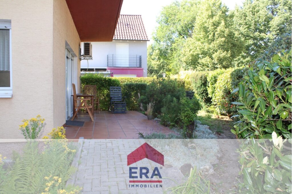 Vorgarten mit Terrasse